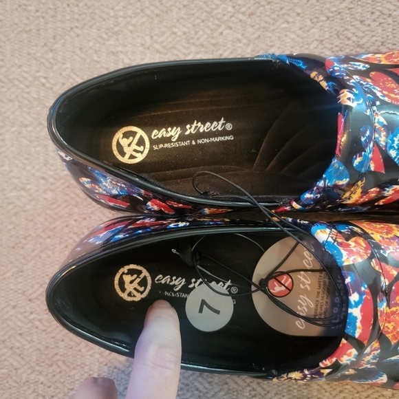 𝅺CLOGS - Picture 8 of 12